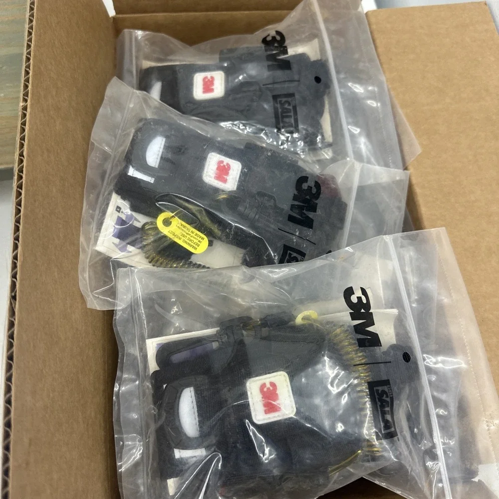 3M DBI-SALA® Adjustable Radio/Phone Holster, Clip2Loop 1500089 New Open Package